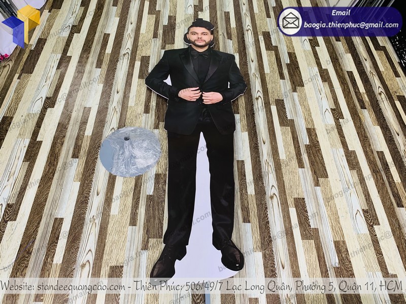 standee-mo-hinh-nguoi-sac-net